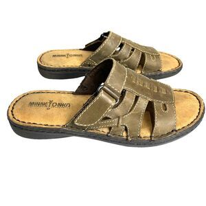 Minnetonka Slip On Leather  Sandals‎ Womens 7 Brown with Hook & Loop Closure